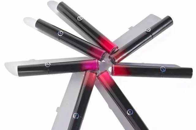 世上没有什么事情是一只口红不能解决的！如果有，那就是两只！