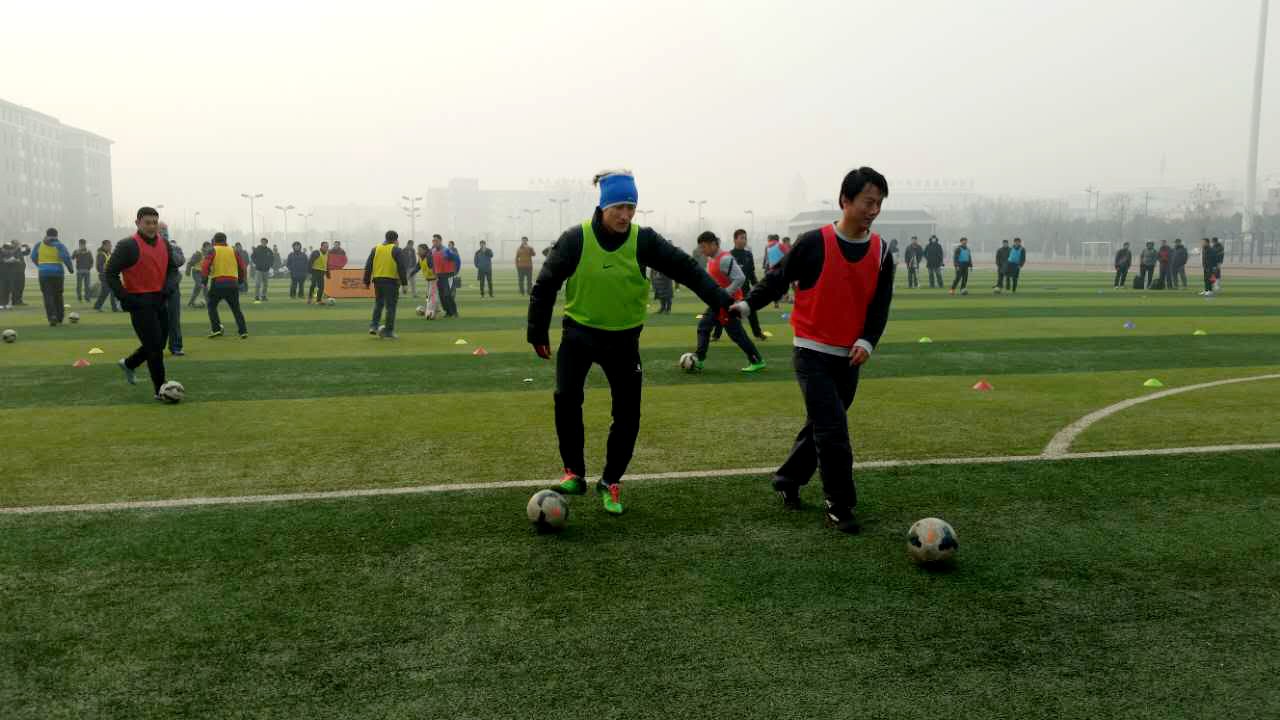 上好一节体育课分为几个步骤,高中第一节足球课该怎么上