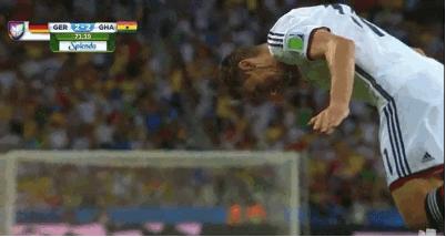 绿茵场庆祝动作,足球庆祝动作克洛泽