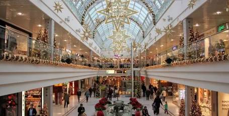 温馨变悲剧？女子要一个“爱的亲亲”，意料不到的一幕发生了