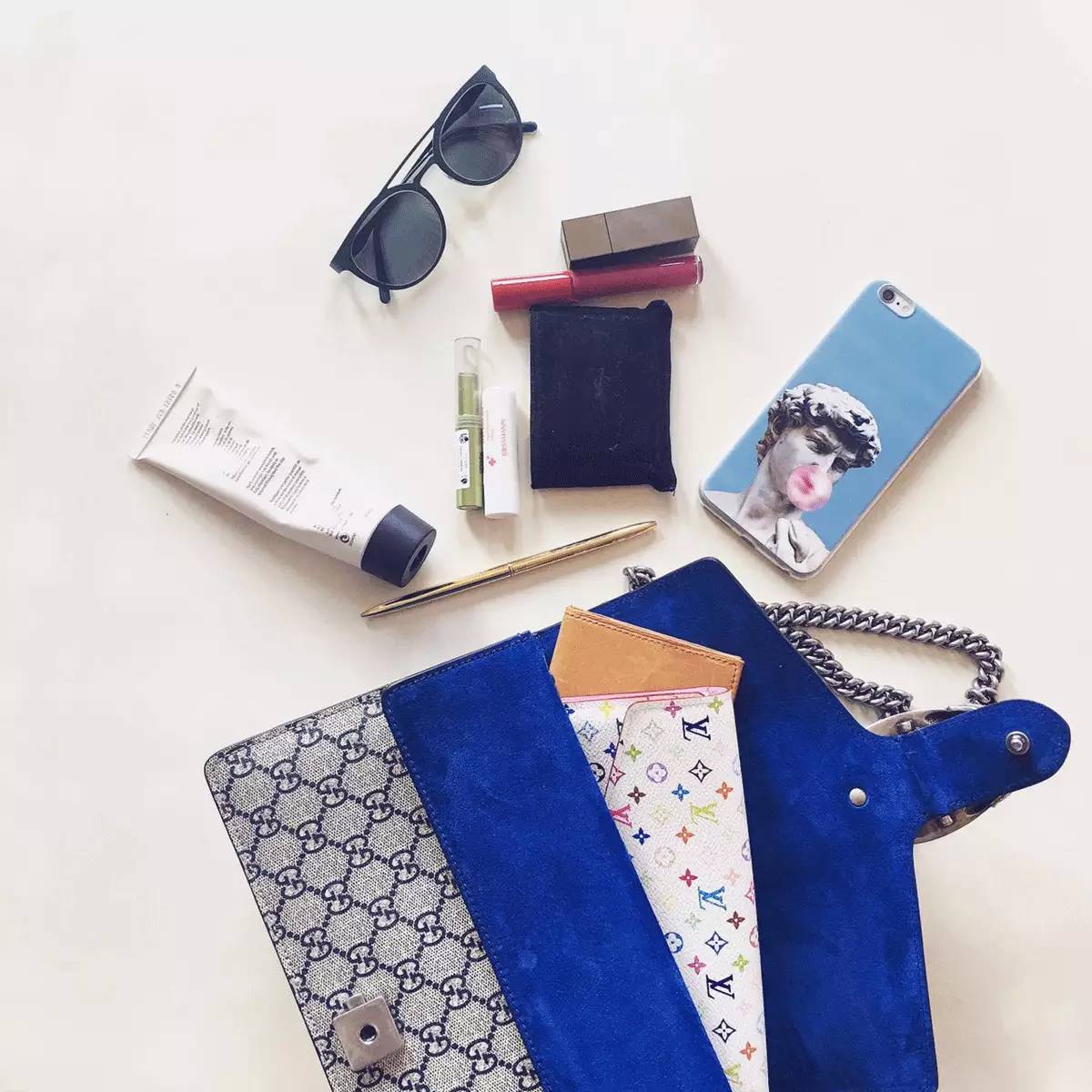 粉丝寄来了一箱包包,粉丝发来的包裹