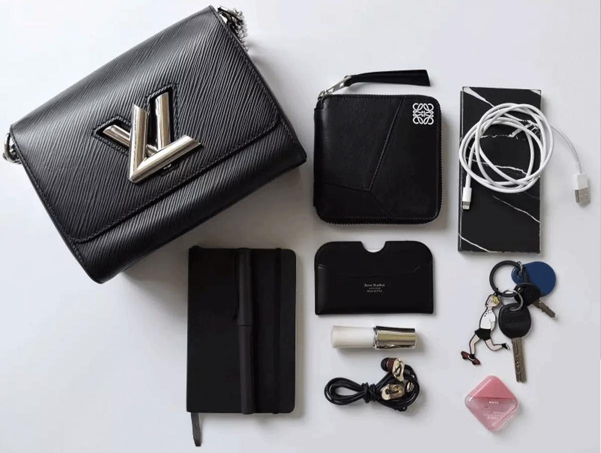 粉丝寄来了一箱包包,粉丝发来的包裹