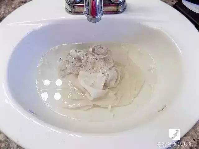 毛衣衣服缩水了怎么能恢复原样,怎么让缩水的衣服变回原样