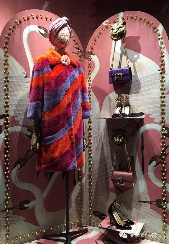 gucci服装橱窗展示,gucci最新橱窗主题