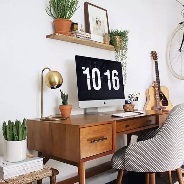 设计师办公桌VS普通人的办公桌，我方了