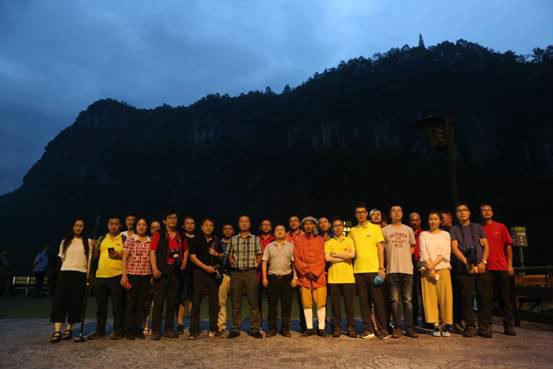 超多美图慎入！开神车，走丝路，这些不可思议的美景就在中国！