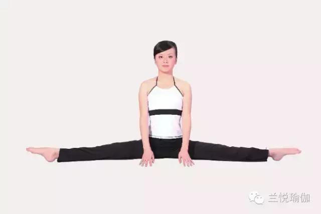 瑜伽三个动作缓解腹部疼痛,瑜伽体式怎么缓解腰痛