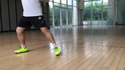 三分手法七分步法羽毛球教学视频,少儿羽毛球基本动作入门步法练习