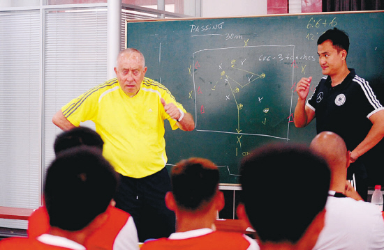 克劳琛谈足球视频,克劳琛执教经历