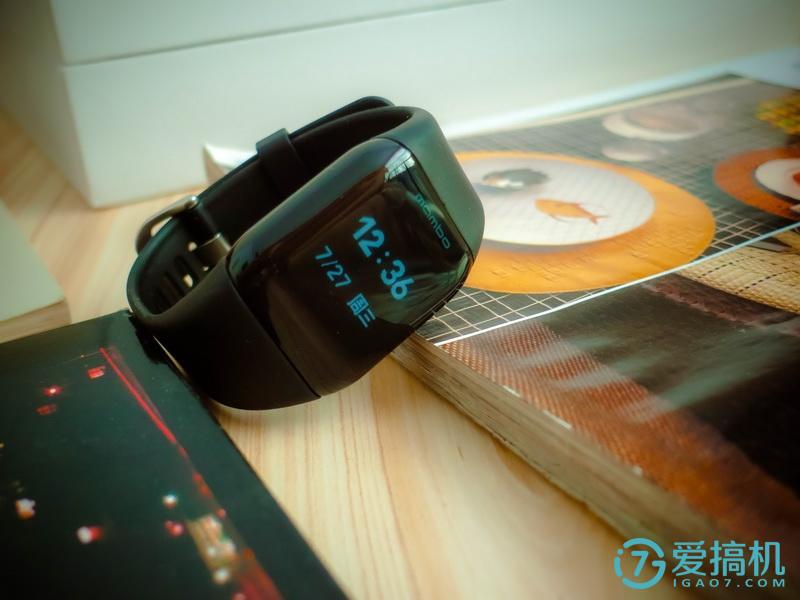 乐心运动手表充电,乐心运动手表显示实时数据