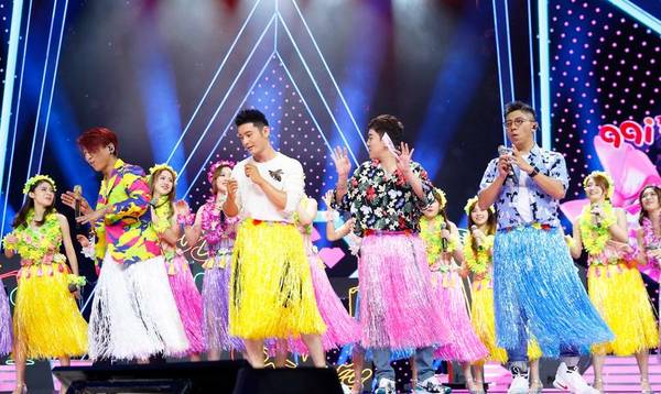 小女孩李子璇单手翻跟头,令人心跳的舞台李子璇花絮