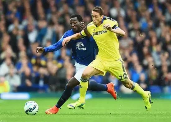 足球场上奋不顾身才是最大的尊重,足球场上的遗憾和希望同在