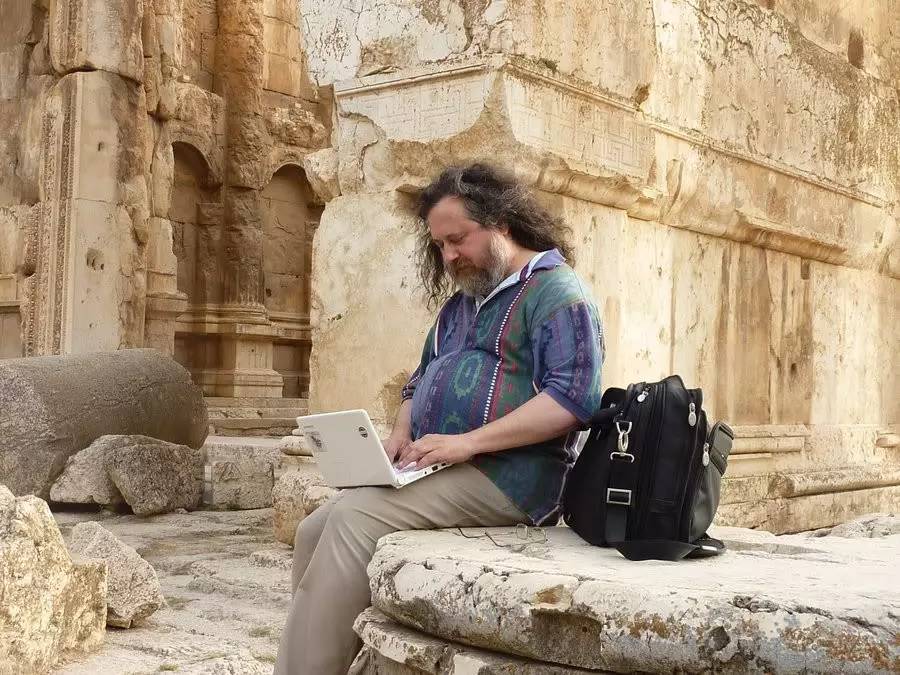 痛斥乔布斯,炮轰盖茨,自由软件之父最爱用中国上网本