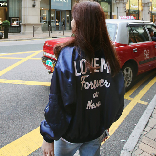 今年秋天又该穿谁的外套,初秋最实用的外套