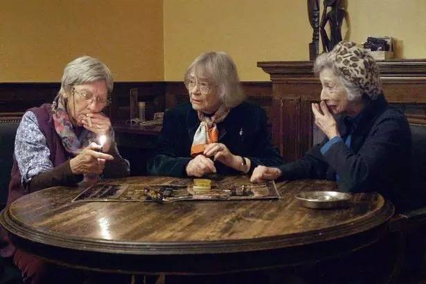 爷爷奶奶的摩登世界漫游指南:英国老人家都这么潮!