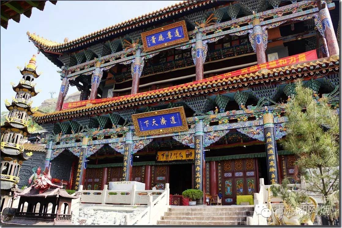 青海湖和沙坡头哪个更值得去,12月青海湖值得去吗