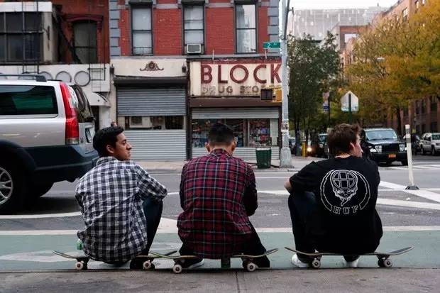 无HUF，不滑板？NO！HUF有的是性感潮范儿~