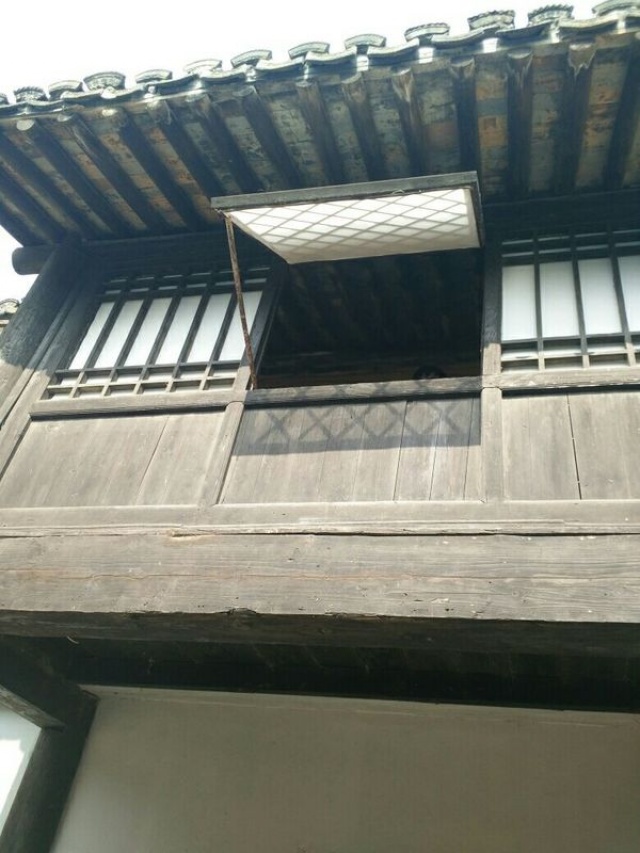 笑一笑：谁还记得这扇窗户，谁还记得这根支撑窗户的棍子