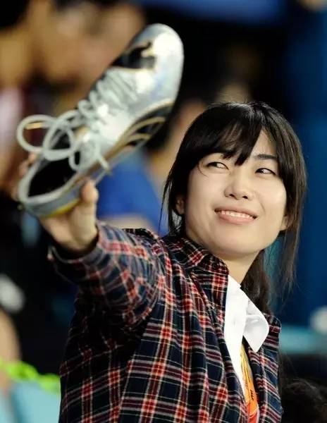 博尔特穿过的金色球鞋,博尔特破世界纪录的跑鞋