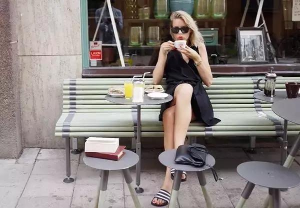 自从穿上这些拖鞋，就是那么自信