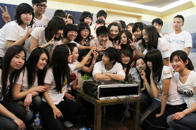 粉丝送华晨宇生日礼物排第几,粉丝送华晨宇豪车视频