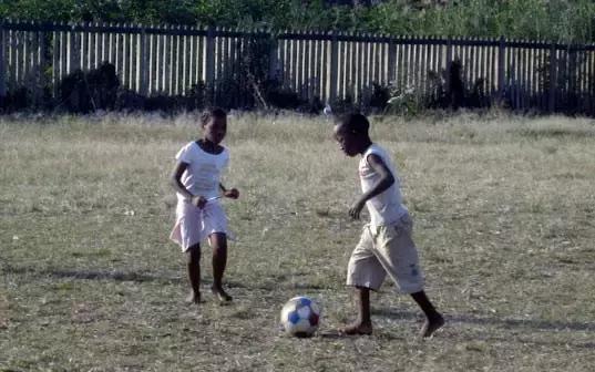这颗足球居然惊动了奥巴马！还带给10000+孩子快乐！