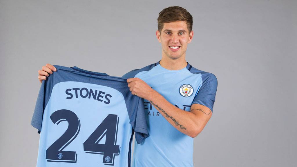 英超首轮压轴大戏,曼城发布新赛季主场球衣