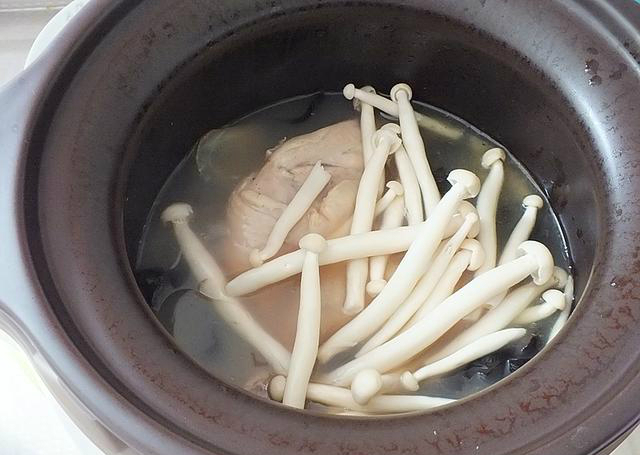 为什么自己炖的鸡汤那么油,为什么炖的鸡汤不够清