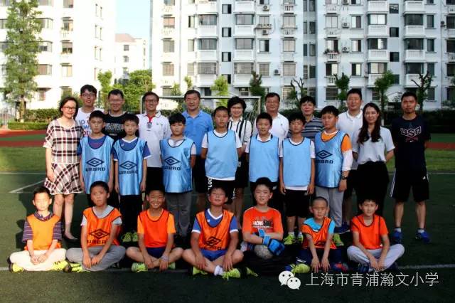 区县教育瀚文识才，前申花队队长刘军等专家来校指导学校足球工作