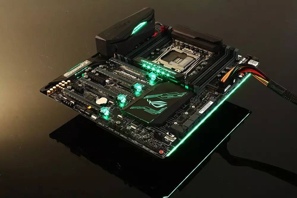 r5e10周年配什么机箱,r5e主板功能介绍