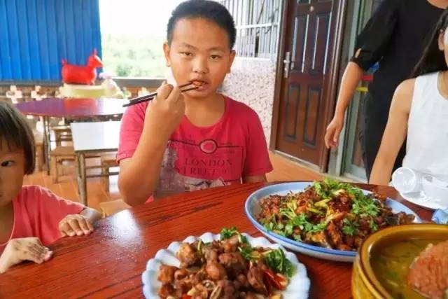 云南美食酸菜红豆猪脚,宾川县酸汤猪脚