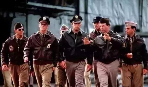 汪峰为啥爱穿皮裤,汪峰为什么钟爱皮裤