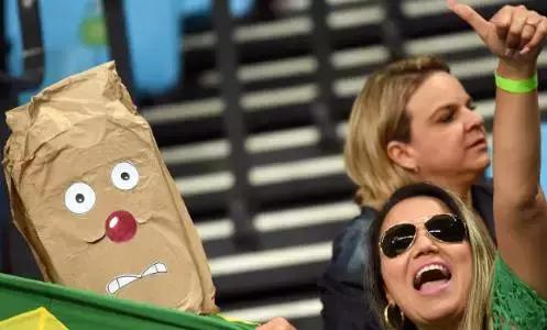 傅园慧奥运领奖,傅园慧无缘奖牌