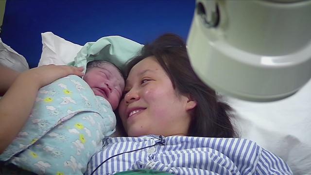 一位32岁产妇生下9胞胎有多痛,产妇产下男婴后痛哭