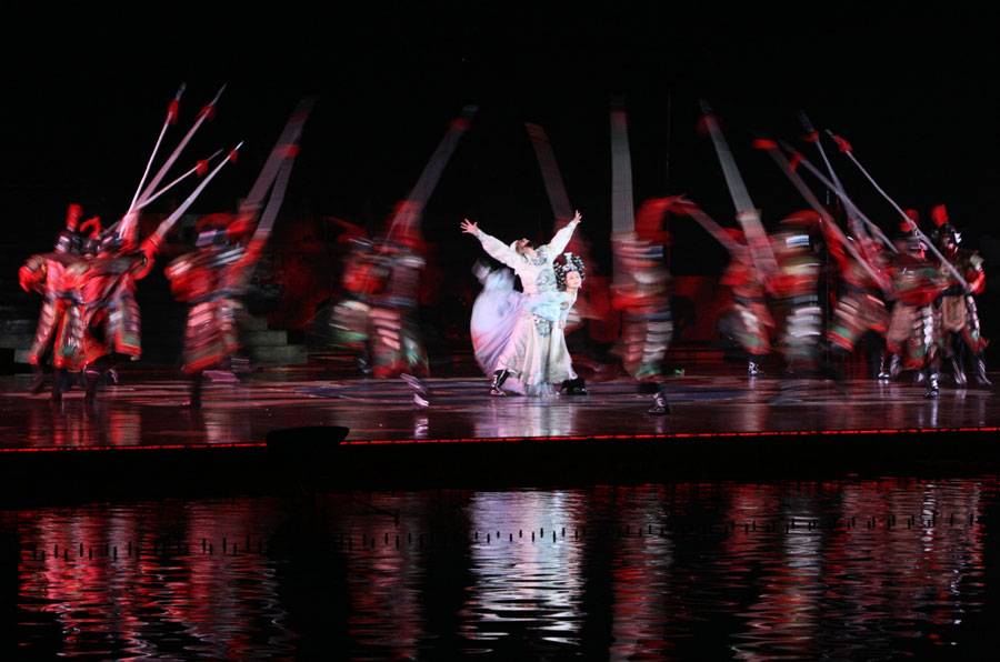 杨家有女初长成，三千宠爱在一身—《长恨歌》，内地版“水舞间”