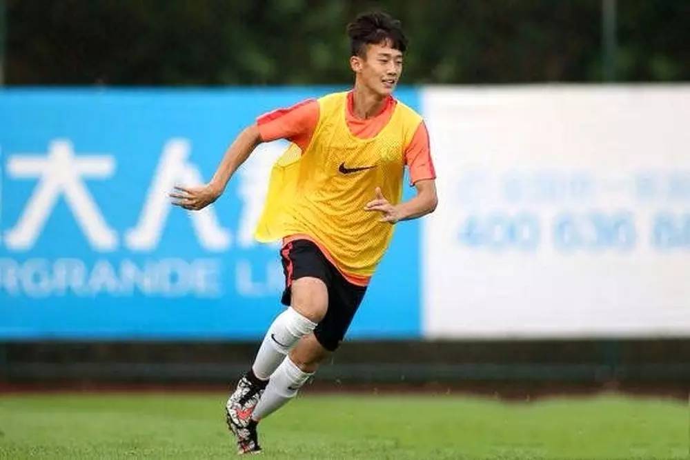 骄傲中超唯一00后是咱咸阳娃，来看张ok的少年足球生涯