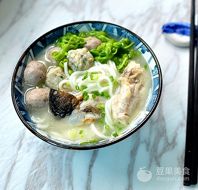 清淡牛肉米粉,爱嗦爆辣螺蛳粉