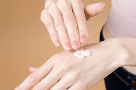 手掌起皮是什么原因造成的,手掌起皮什么原因怎么办