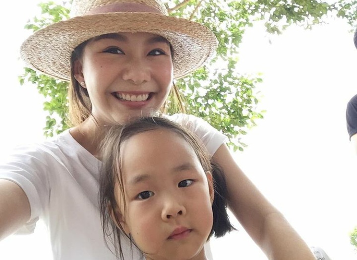 泰国萌妹子一枚，笑如蜜糖，《爱在旅途》女二号！近照心动了吗？