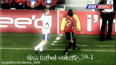 最经典搞笑中超足球gif,足球球员搞怪图片