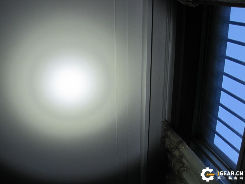 纳丽德圣火11超强光手电,纳丽德圣火30v2.0流明充电手电