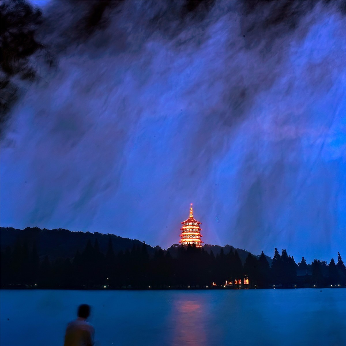 杭州西湖保俶塔夜景,杭州西湖夜景哪个地方好看