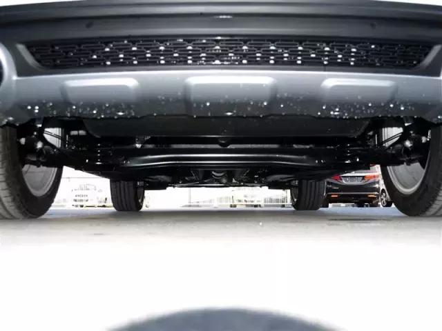 这时尚自主品牌紧凑SUV定位于都市SUV，做工和性能远超合资