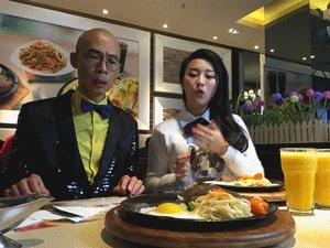 有两个明星在贵港被会喷火的牛排吓尿？！这是真的吗？