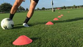 带球过半场很难么,带球过杆