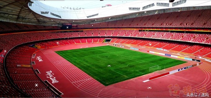 中国足球怎么发展？专业的球场只有可怜的五座！