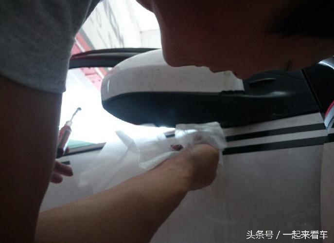 汽车后视镜漆刮了如何修复,车停路边后视镜被刮了怎么办