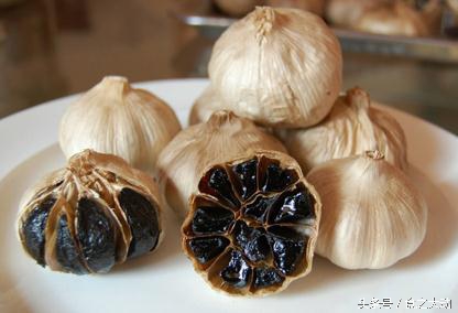 黑蒜炖鸡肉功效,黑椒杏鲍菇炒鸡腿肉