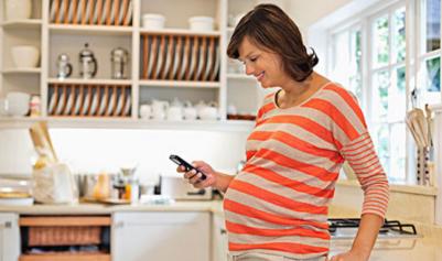 孕早期孕妇看手机对胎儿有影响吗,孕早期使用手机会造成胎儿发育吗