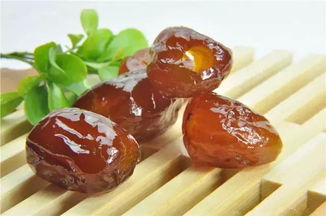 皮肤有斑暗黄怎么改善,皮肤干黄长斑如何护肤